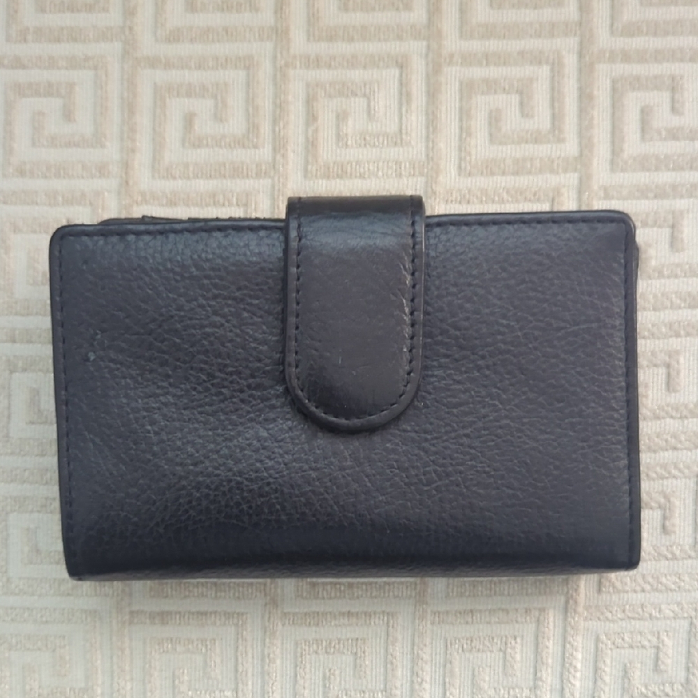 Genuine Leather Elegant Black Wallet W/Kiss Lock Like New